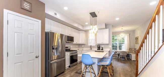 Photo - 639 Tivoli Rd