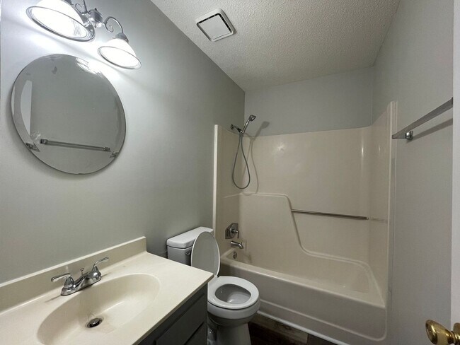 Photo - Nice 2 bedroom, 2 bath duplex