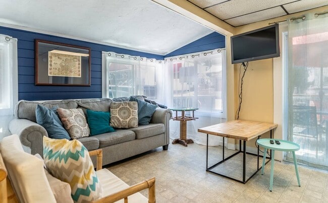Building Photo - 1017 S Shore Dr Rental