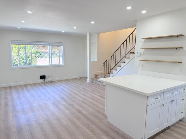 Front Entrance - 3305 Green Ln Unit B