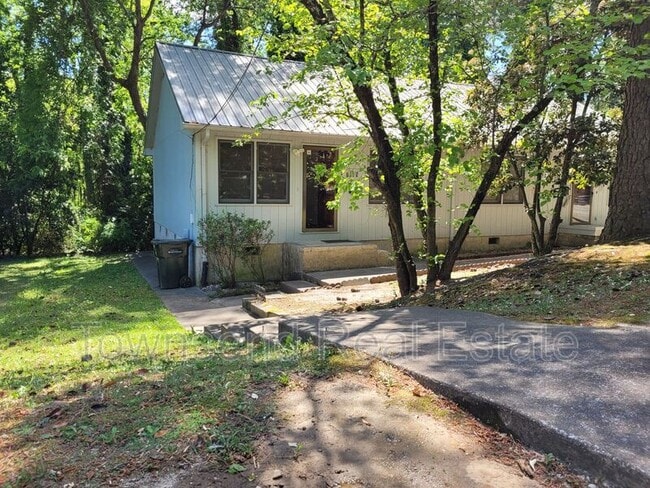 Building Photo - 1405 Briarcliff Dr