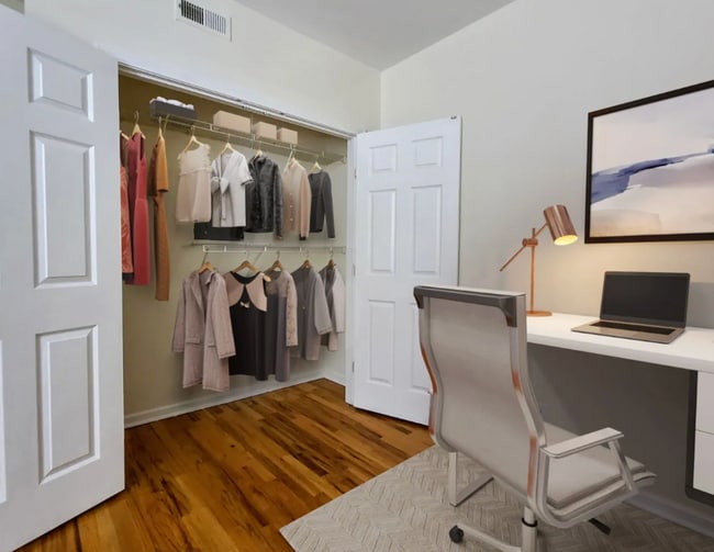 Photo - 917 W Dakin St