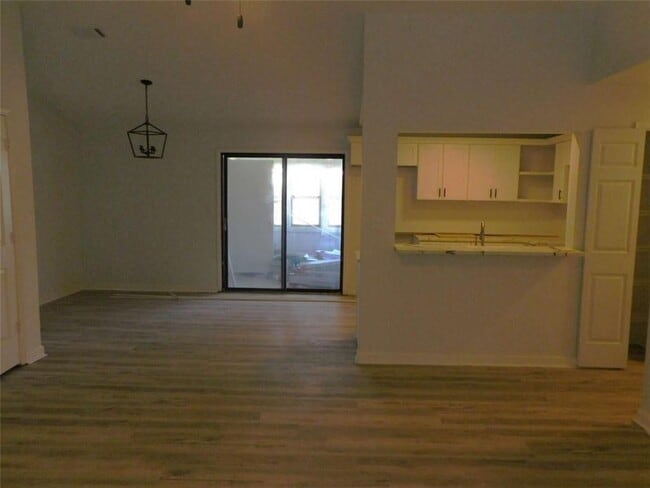 Photo - 1286 Britain Dr NW