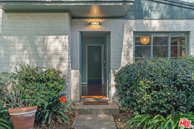 Photo - 5116 Village Green