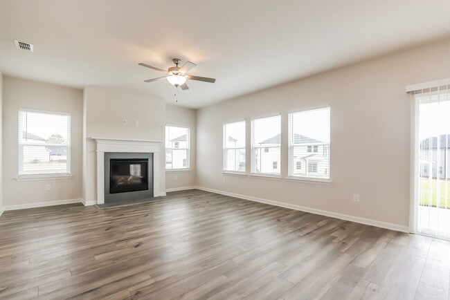 Photo - 5922 Green Ash Ct