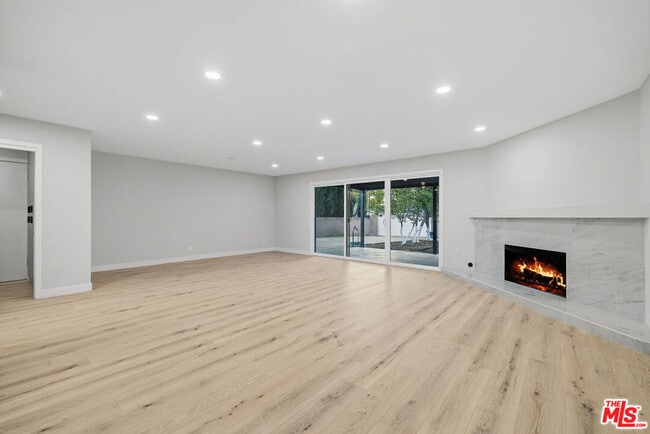 Photo - 10557 Reseda Blvd