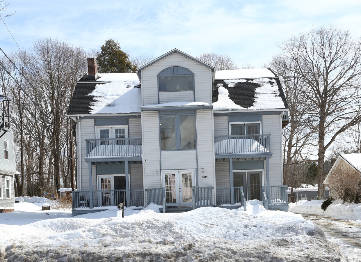 Photo - 1079 Broad St