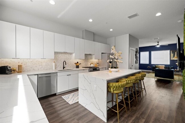 Photo - 865-866 6th Ave S