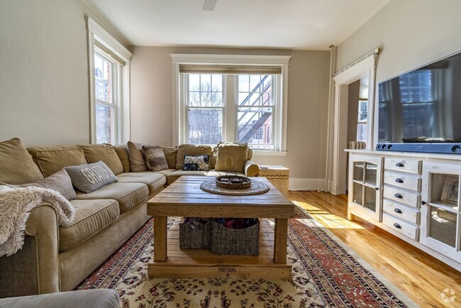 Building Photo - 164 Strathmore Rd Unit 17 Rental