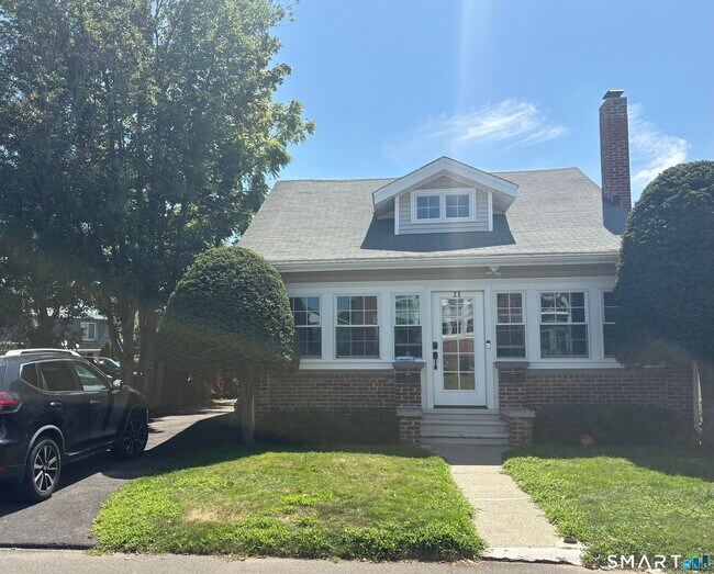 21 Dixon St Unit B