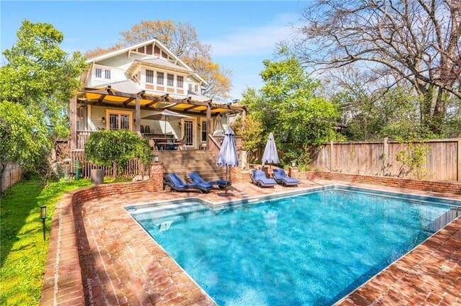 Building Photo - 349 9th St NE