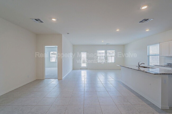 Photo - 19410 W Hazelwood St