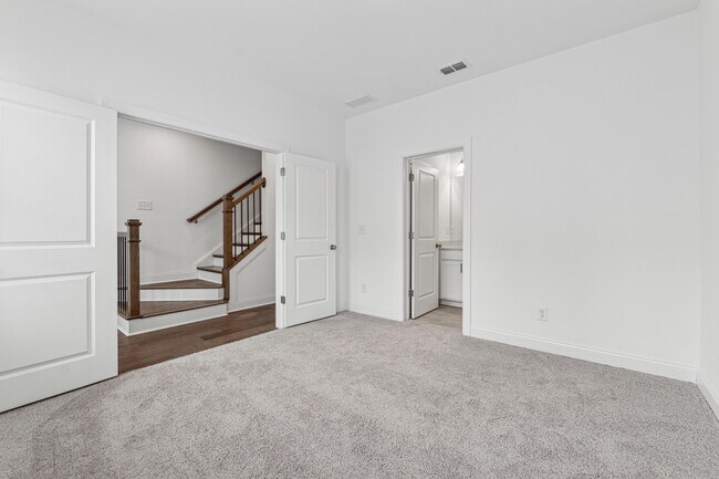 Photo - 528 Healy Dr