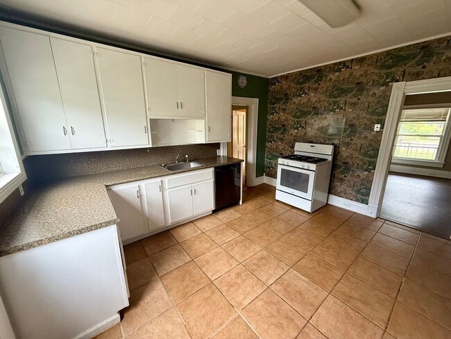Photo - 904 W Oak Ave
