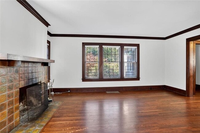 Photo - 641 Bonaventure Ave NE