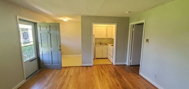 Photo - 4160 James St Unit 12