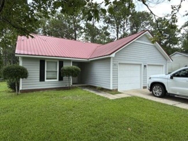 Building Photo - For Rent - 3 bedroom Close to Ft Bragg