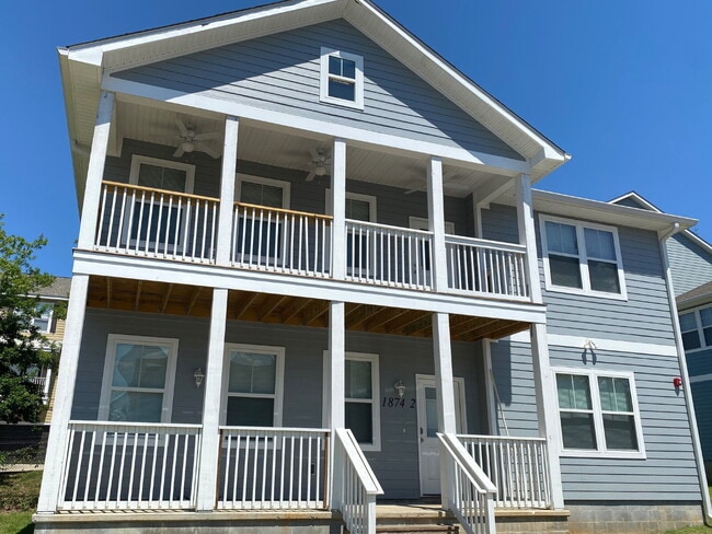 Building Photo - Now Leasing! Spacious 6-Bedroom, 6.5-Bathroom student house just minutes from campus. Only $725/m...