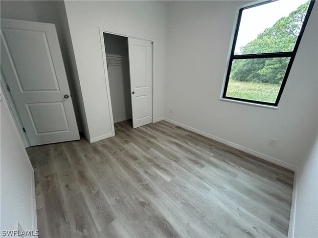 Photo - 455 Bell Blvd