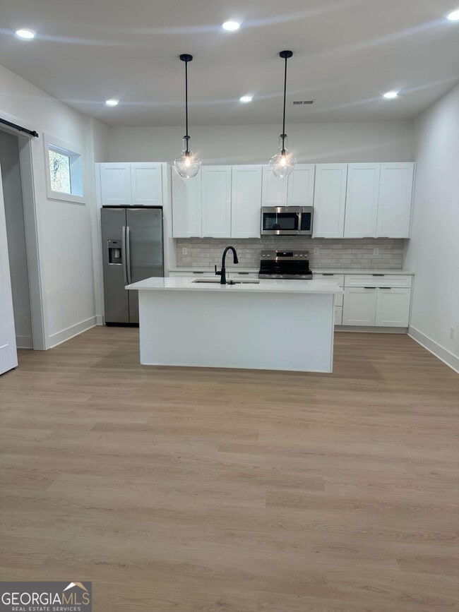 Photo - Room in Duplex on Plaza Ave SW