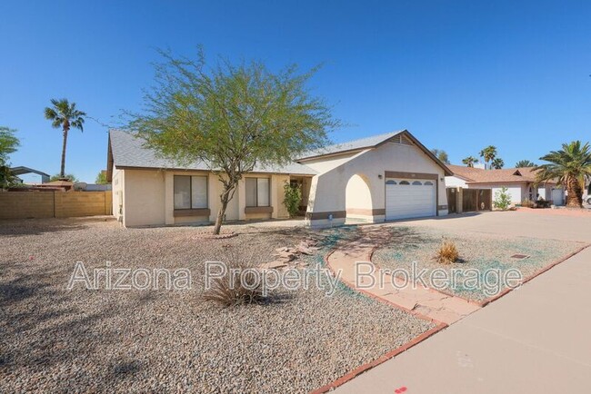 Photo - 8135 W Sierra Vista Dr House