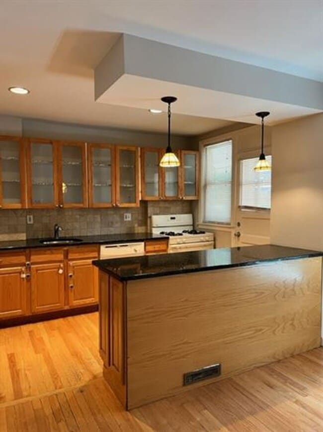 Photo - 244 Elgin Ave