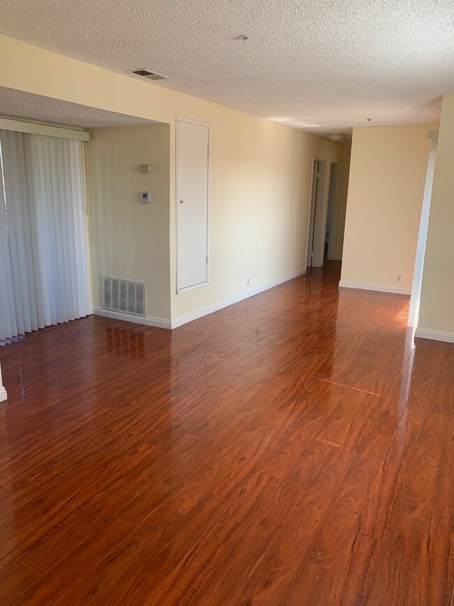 Building Photo - 1113 Circle City Dr Unit 201 Rental