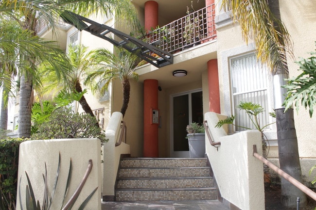 Photo - 1115 Larrabee St Unit 206