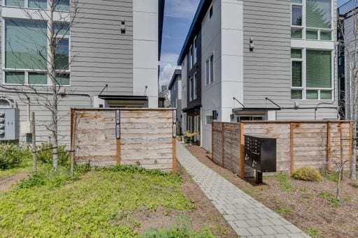 Photo - Modern & Bright Seattle 4 Bed Townhome!