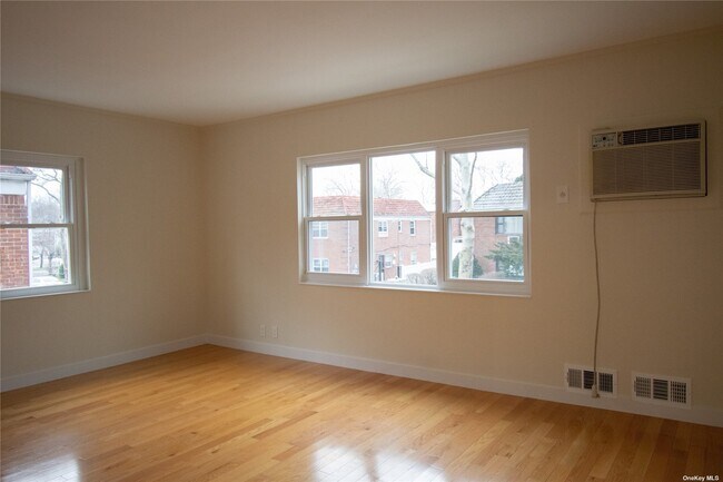 Photo - 75-22 197th St Unit 2