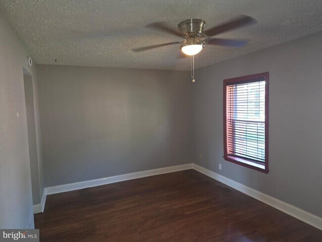 Photo - 8803 Hayshed Ln