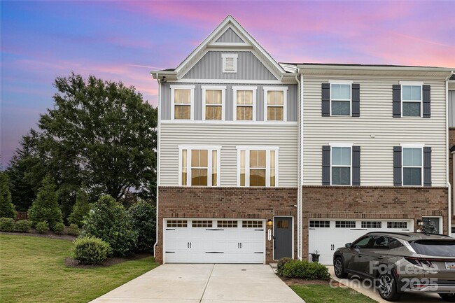 Building Photo - 2523 Grantham Place Dr Rental