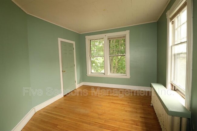 Photo - 122 Buell St