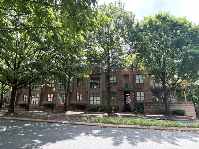 Building Photo - 714 N Davidson St Rental