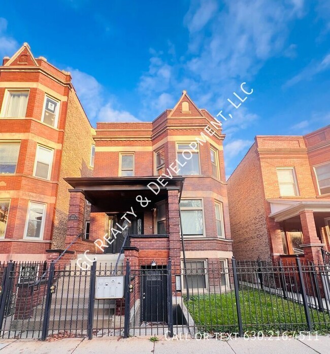 ***UPDATED 4 BDRM- 2 BTH / SS APPL / PRIVA... - ***UPDATED 4 BDRM- 2 BTH / SS APPL / PRIVA... Condo Unit 1