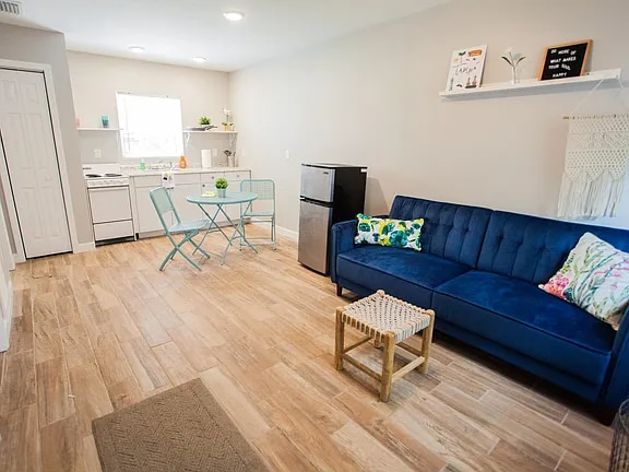 Photo - 820 W Amelia Ave