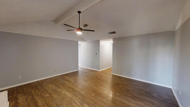 Photo - 1619 Leader Dr