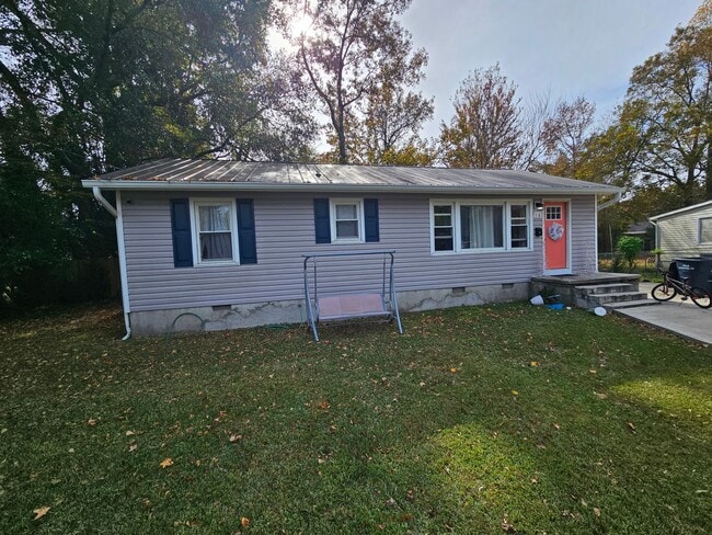 Building Photo - Well Maintained 3 Bedroom Home In The City