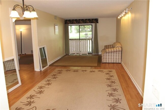 Photo - 20 Woodsedge Dr Unit APT 2B