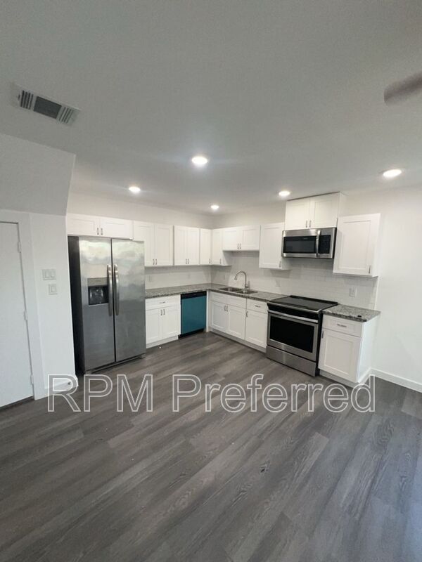 Photo - 6013 Wedgefield St Unit B