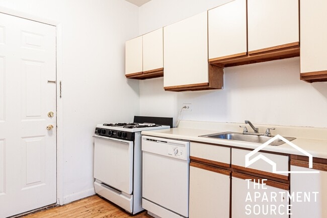 Photo - 654 W Cornelia Ave Unit 4