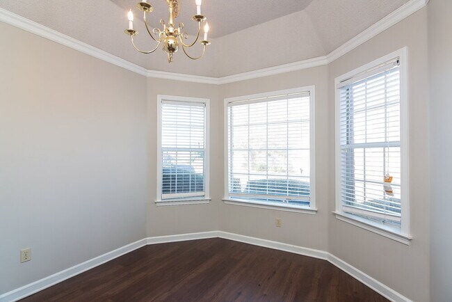 2214 Lake Hill Ct