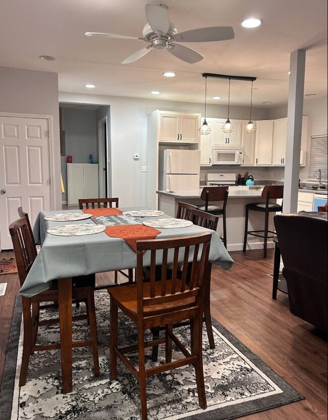 Photo - 1211 W 6th St