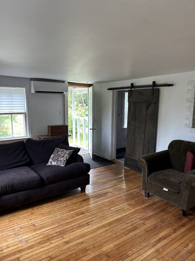 Photo - 10904 Higgins Rd