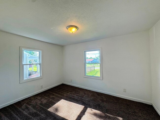 Photo - 2324 E Riverside Dr