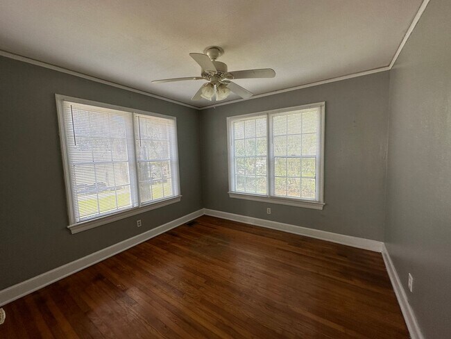 Photo - Downstairs unit DOWNTOWN TALLAHASSEE!!! Unit 3