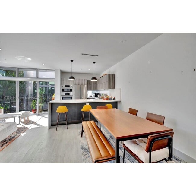 Photo - 2924 Bird Ave