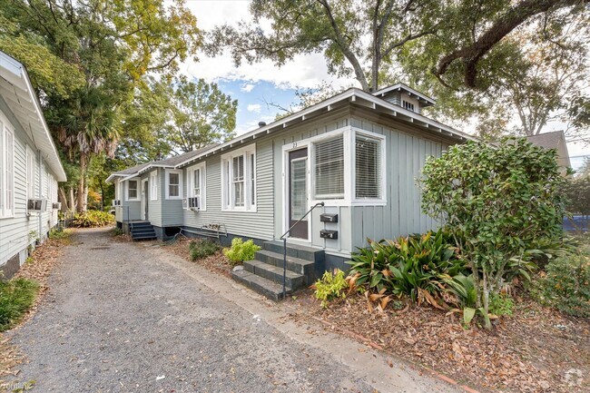 Building Photo - 2 br, 1 bath Triplex - 23 South Street A Rental