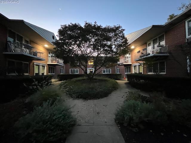 Building Photo - 100 Manhasset Ave Unit E1