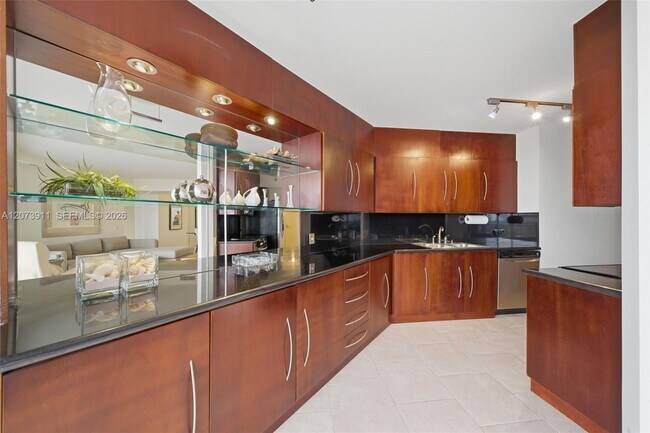 3610 Yacht Club Dr Unit 1115